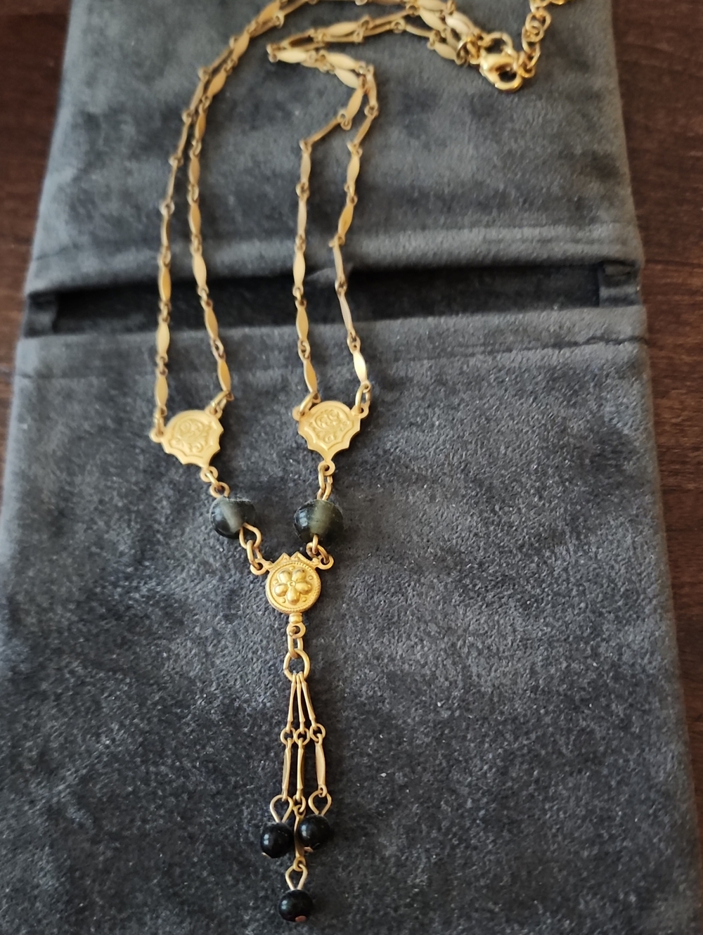 Vintage Design Gold-Tone Pendant Necklace with Black Beads